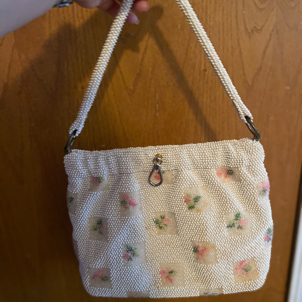 1960’s lumured beaded purse